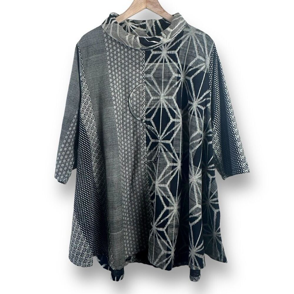 Mao Mam‎ Women's OS Longline Poncho Gray Black Geometric Tapestry Wearable Art